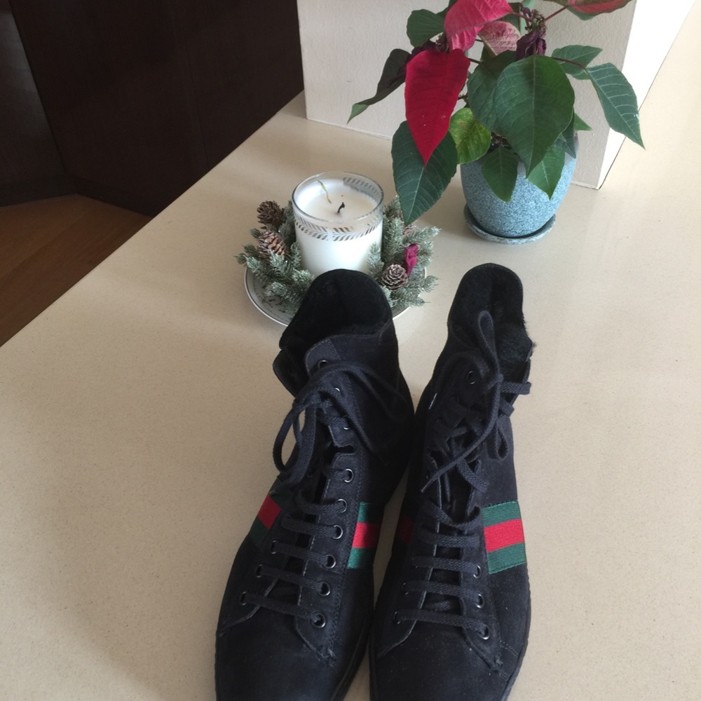 GUCCI winter suede boots with shearling inside